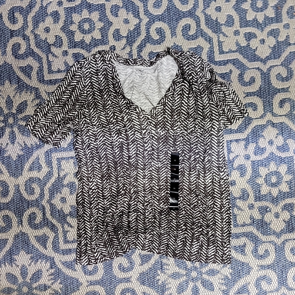 Banana Republic Malibu Tee - Medium - NWT